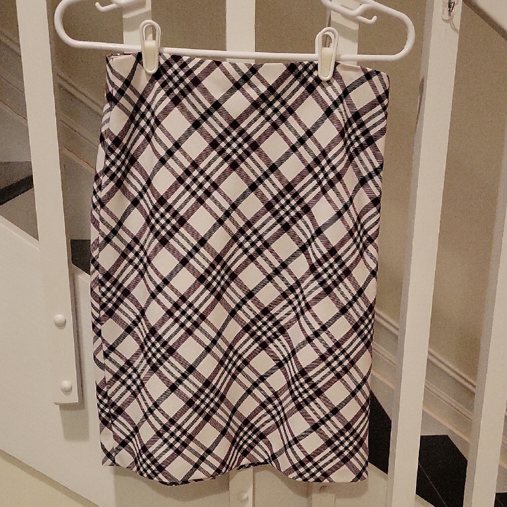 Express Plaid Pencil Skirt in Black & Pink